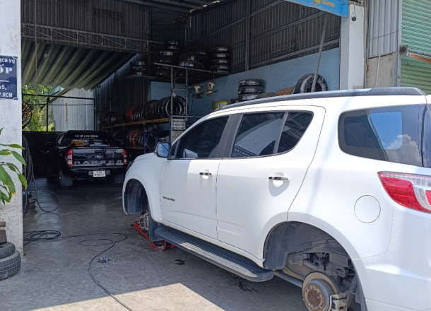 Hoành Lốp – Đơn Vị Chuyên Bán Phụ Tùng Ô Tô Chính Hãng, Giá Tốt Tại TP.HCM